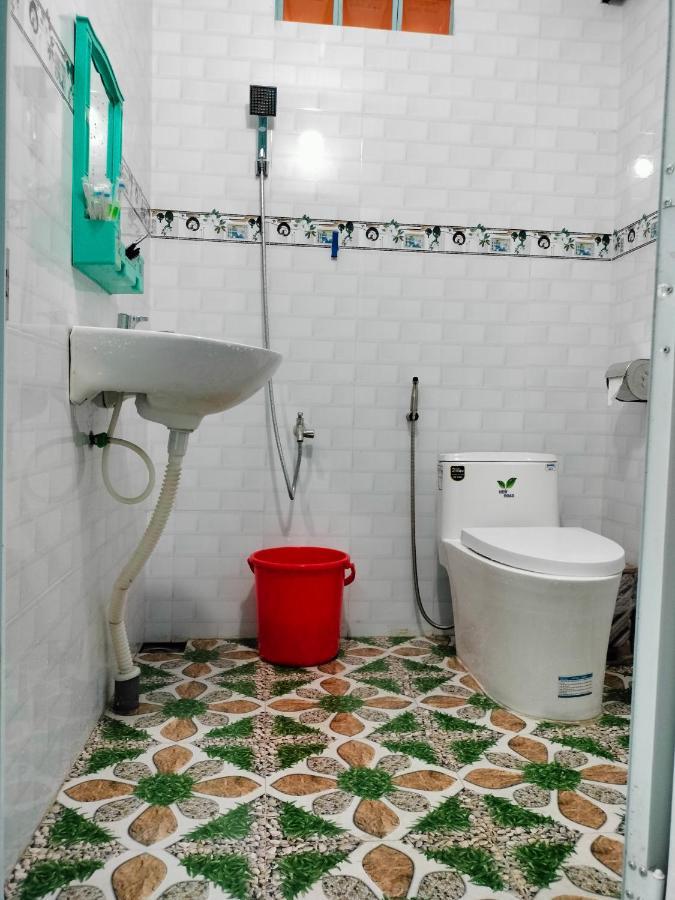 Готель Nhà Nghỉ NgọC PhuọNg Hon Son Lai Son Екстер'єр фото